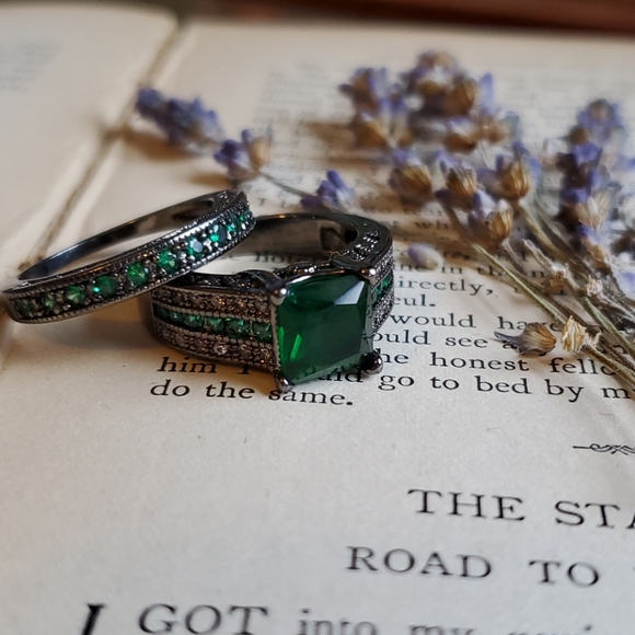 Jewelry - Square Emerald Engagement Ring Set Black